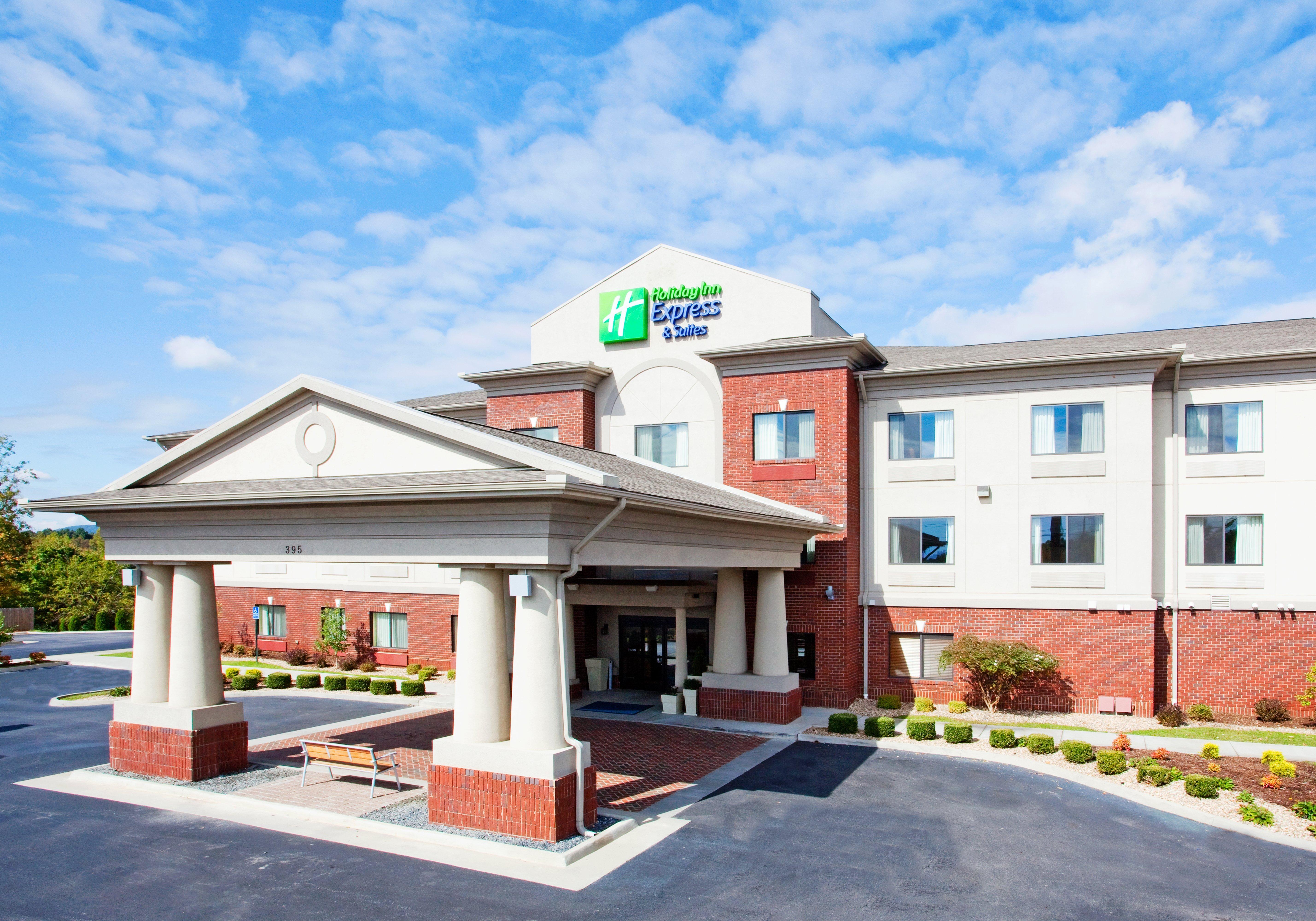 Holiday Inn Express & Suites Rocky Mount Smith Mountain Lake By Ihg Exterior foto